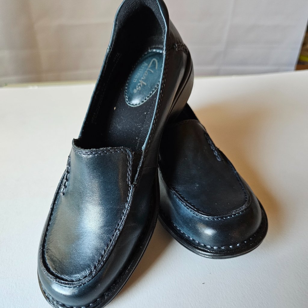 Nwb Clarks Artisan Mill Town Leather Slip-On Loafer - Navy - Size 5.5m